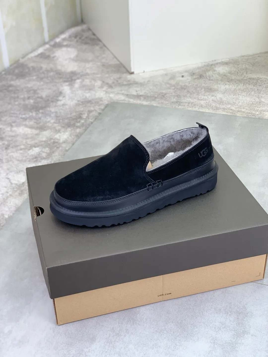 Men's shoes 💰P480 [New model] low-cut popular style 💰 versatile casual wool shoes 🆘 "Real Wool" [UGG] 👉 Popular men's shoes official website synchronization 🔰Quality [proud] is not comparable to the imitations in the general market 🌀The upper is imported Italian frosted cowhide, and the lining: foot pads 🅰️grade 🐑real wool👻Only Grade A can show the effect It feels smooth and delicate 🔱The shoe shape is grand, only the factory can do it 🎄The perfect toughness of the original outsole 👻⬛️ allows customers to say goodbye to one-time consumption. It is made of real wool and is super warm. 3⃣️colors available Size male: 39-45